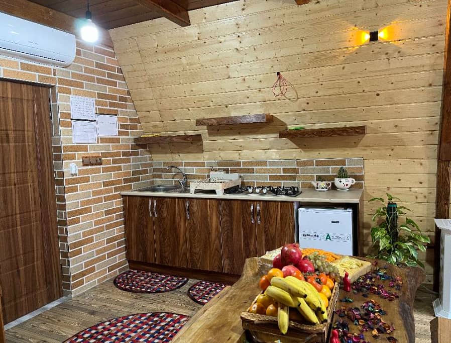 کلبه سوئیسی دوبلکس در روستا بریشی رامسر نما و محوطه