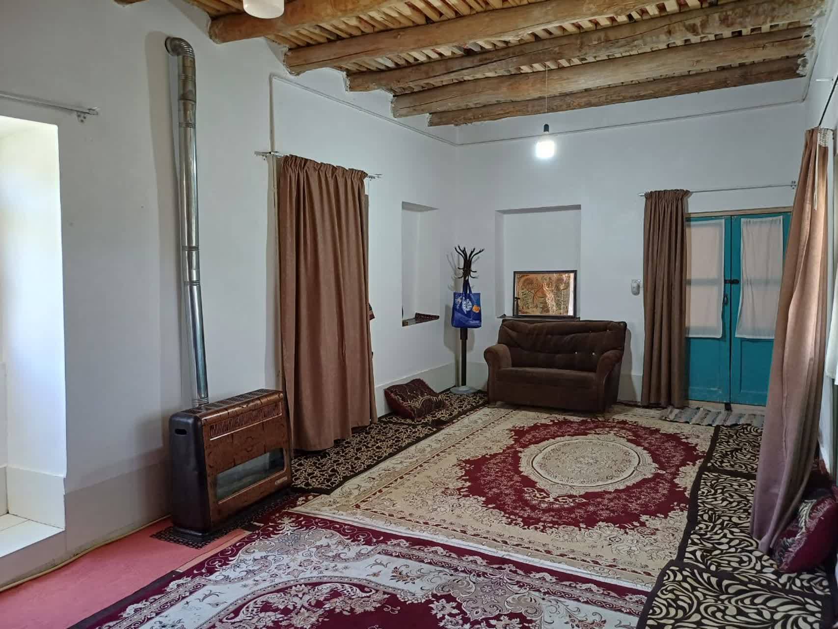 اقامتگاه بومگردی در روستا ویست خوانسار - 1  محوطه 