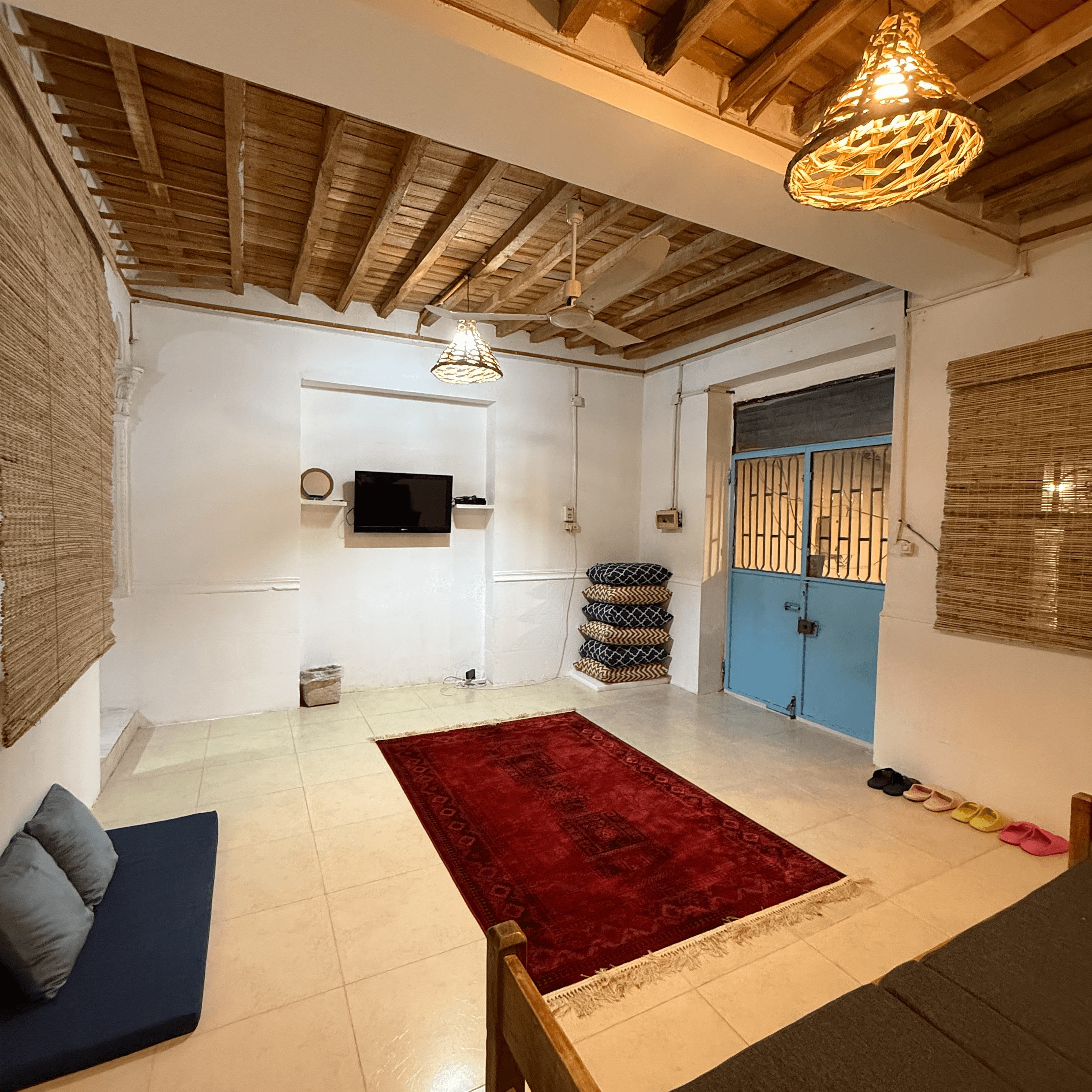 اجاره منزل ساحلی دو خواب در جریزه هرمز حیاط