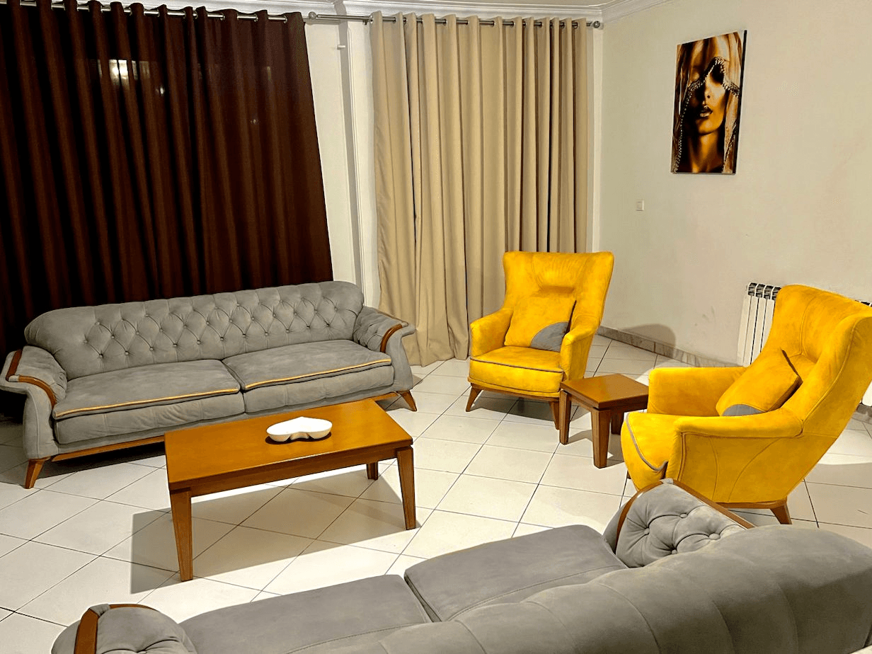 اجاره منزل دوخواب در خیابان کاشانی تهران - طبقه سوم  سالن 