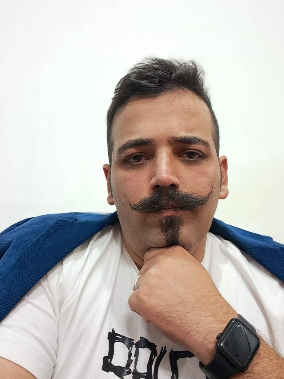 hostIntroImage-حسن  آخوندی