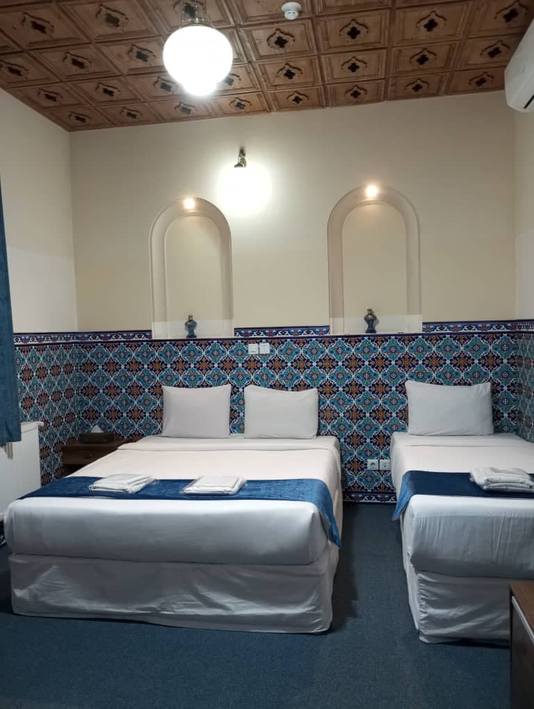 اجاره هتل سنتی در سنگ سیاه شیراز - سه تخته
