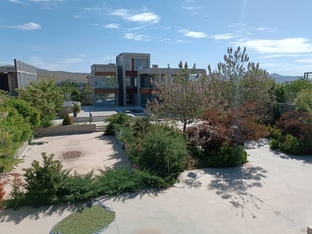 نمای حیاط