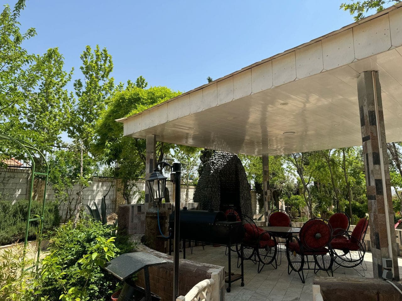 نمایی از آلاچیق