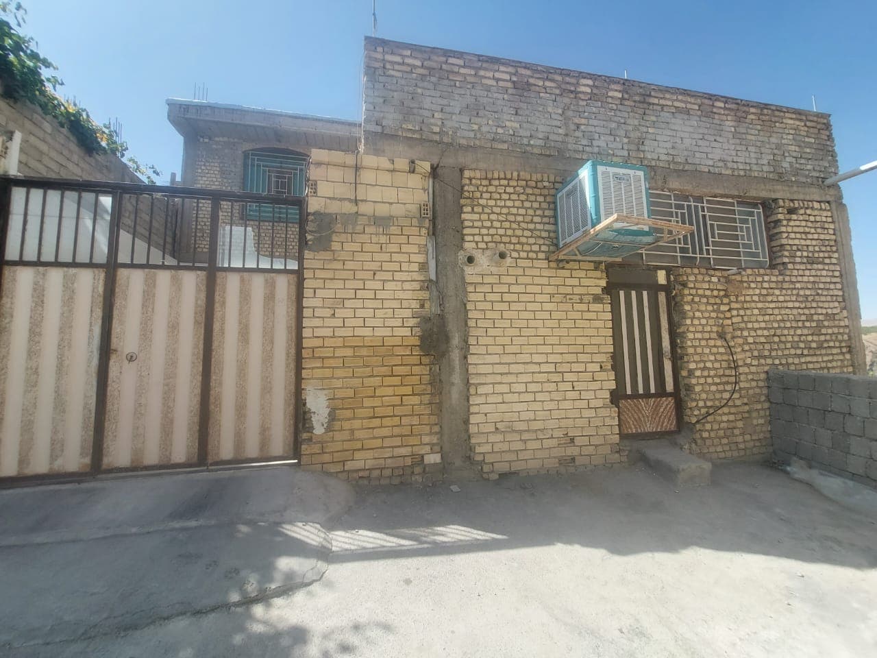 نمای درب ورودی