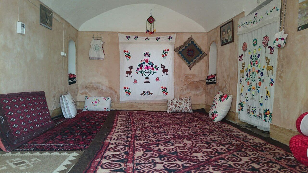 اجاره اقامتگاه بومگردی کویری در رضا آباد شاهرود - اتاق گورایرانی