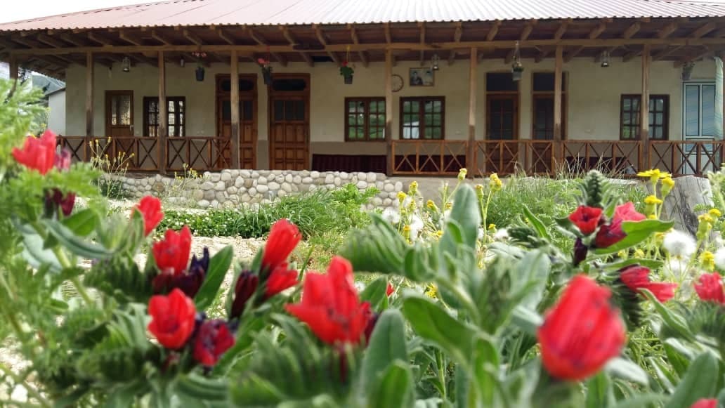 اقامتگاه بومگردی در روستای جیربند بهشهر - سرخدار