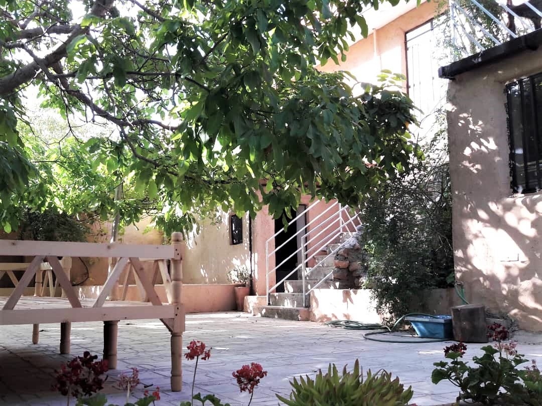 اجاره خانه مرمت شده بومگردی دو خوابه در برشنه سپیدان-تراس