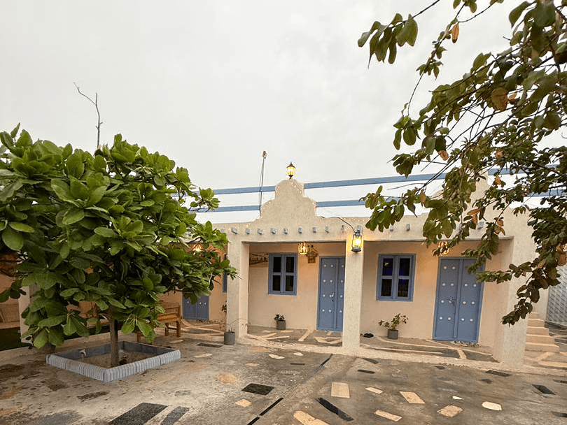 حیاط اقامتگاه 