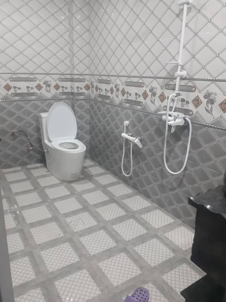 حمام و فرنگی هم فضا در طبقه دوم تریبلکس