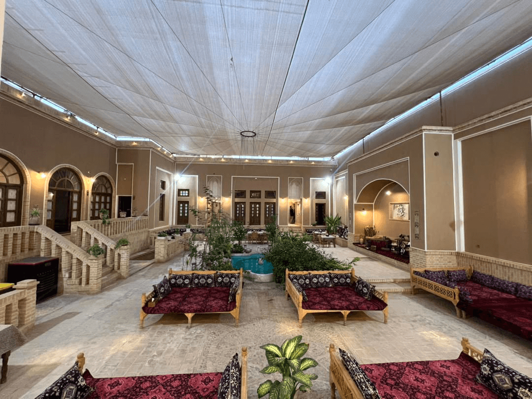 حیاط مجموعه 