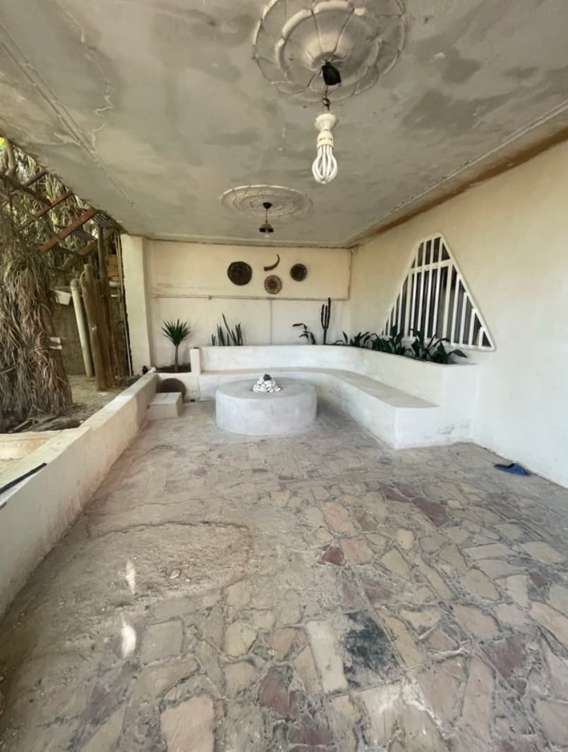 نشیمن حیاط