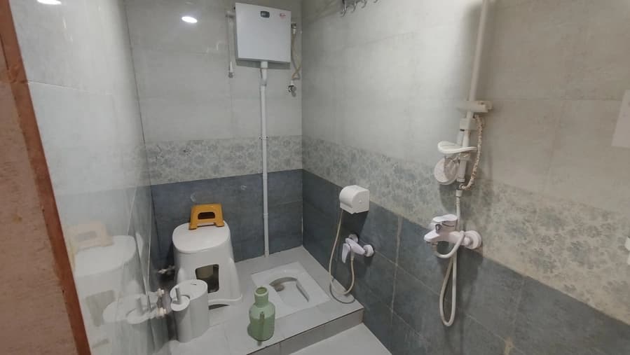 سرویس بهداشتی ایرانی و حمام 