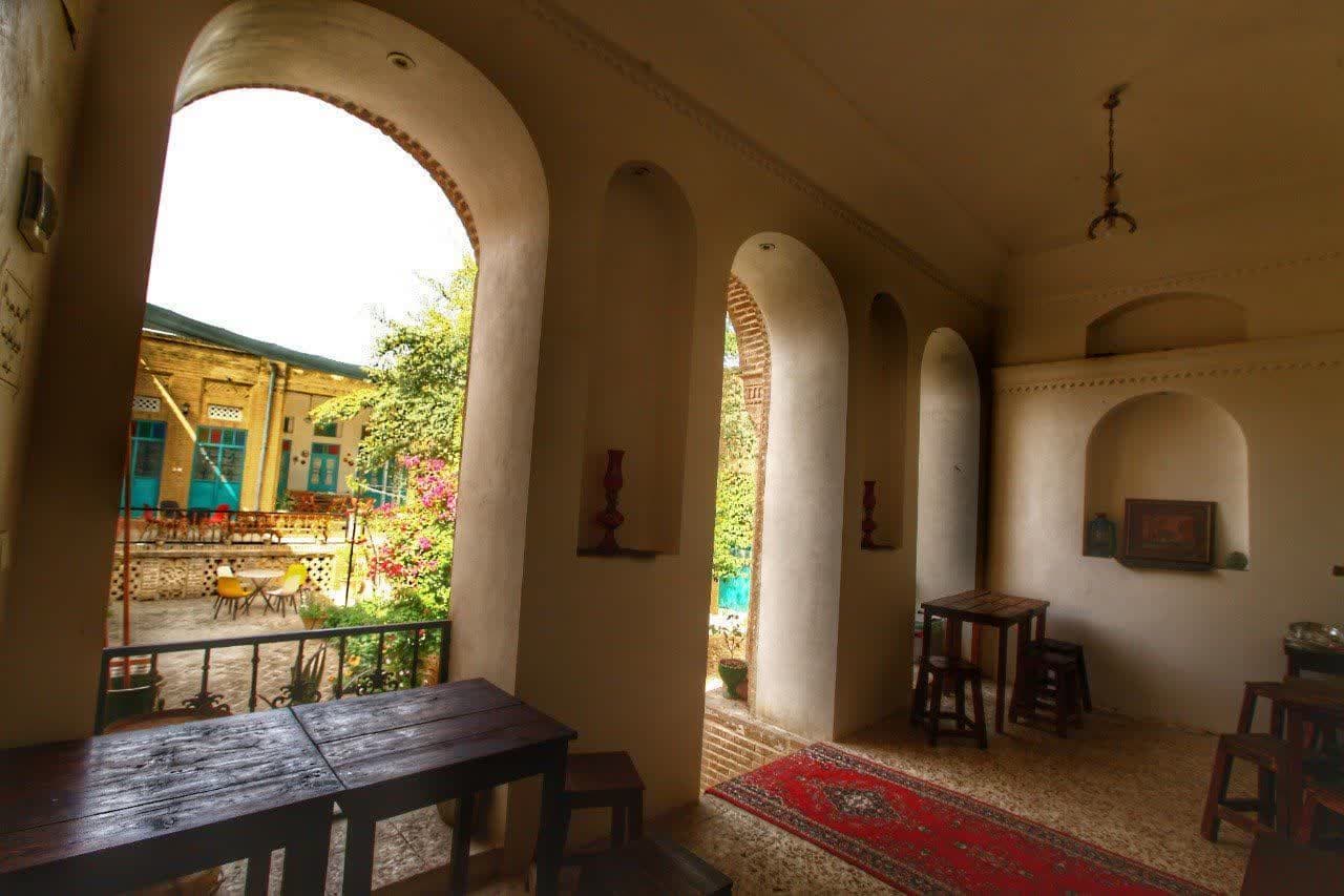 حیاط 