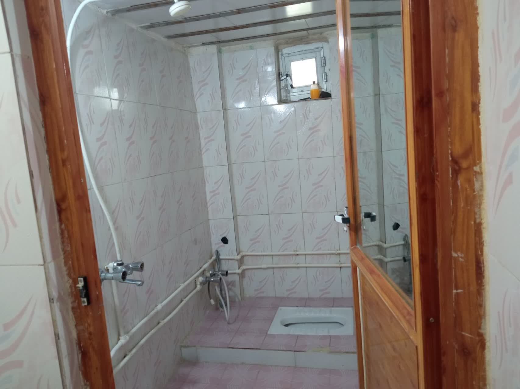 سرویس ایرانی و حمام 