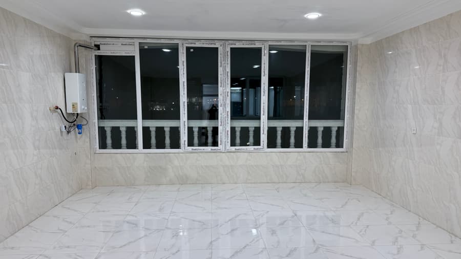 فضای داخلی بالکن 