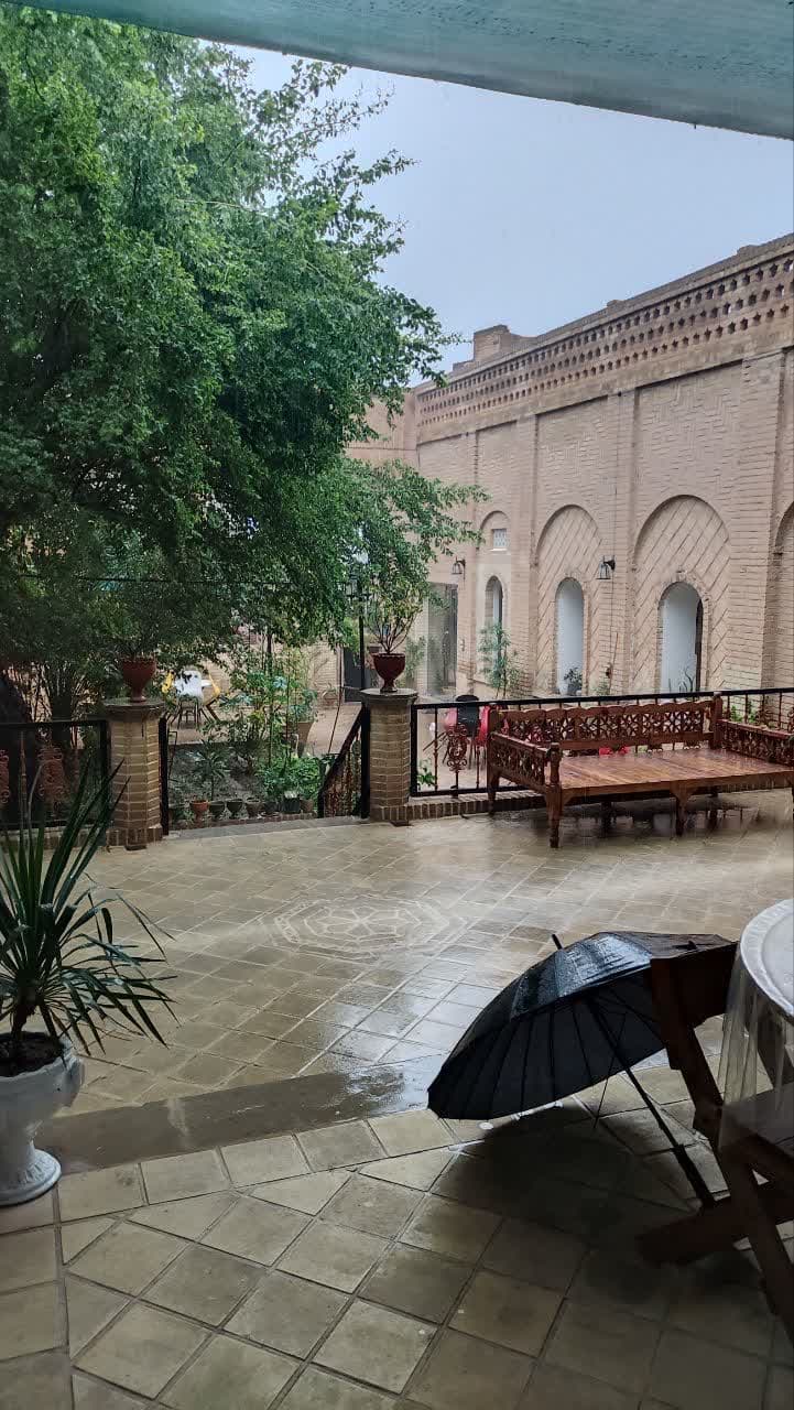 حیاط 