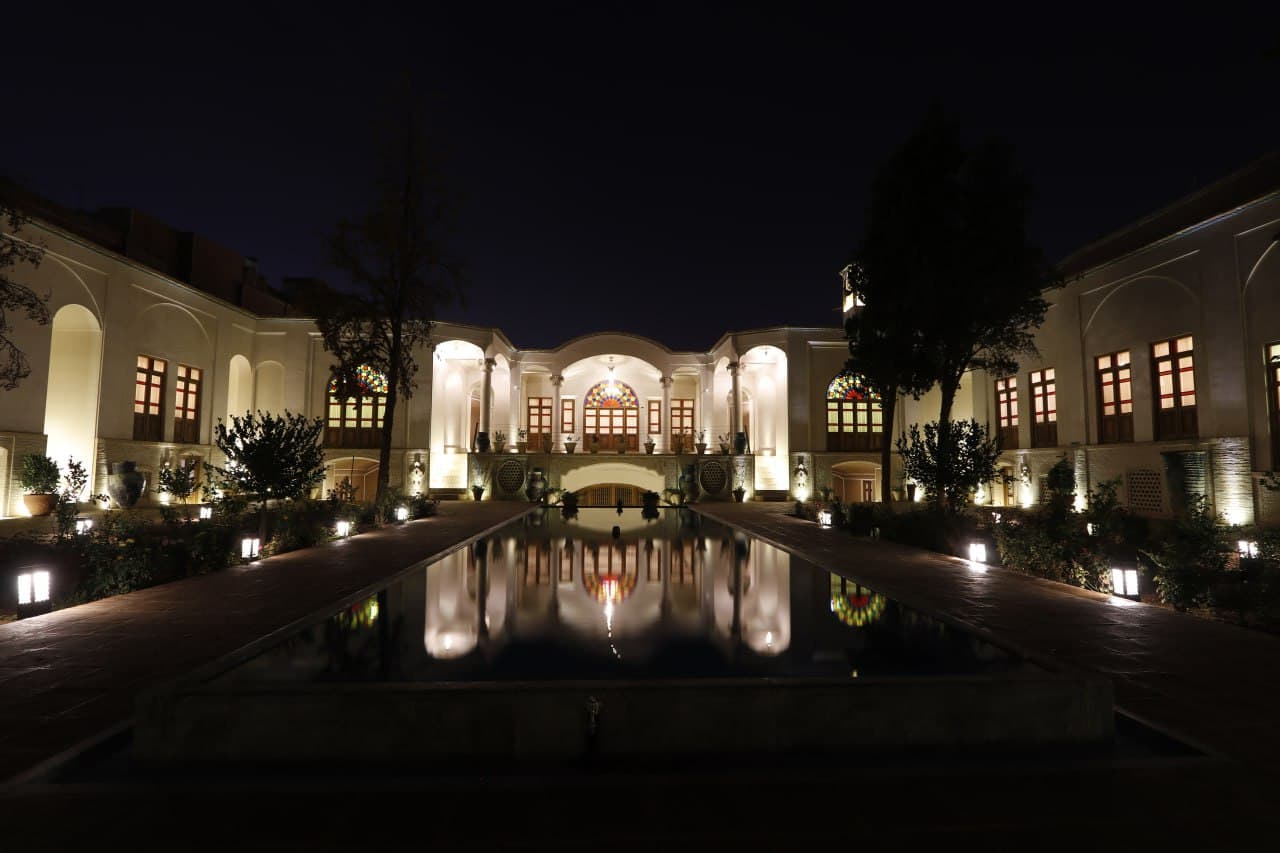 محوطه حیاط