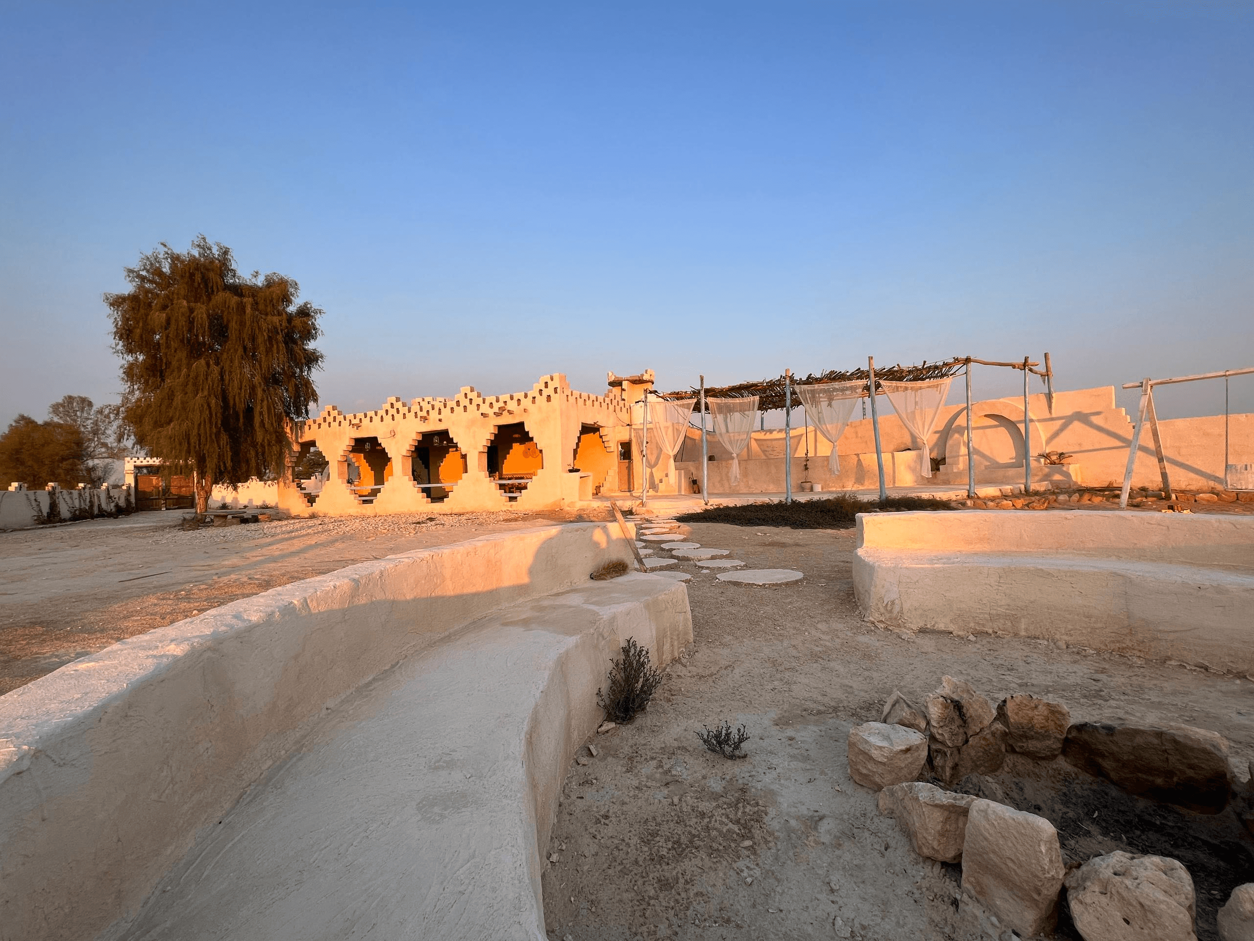 حیاط اقامتگاه