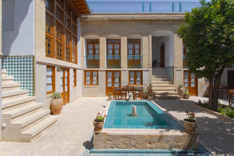 حیاط و نما 