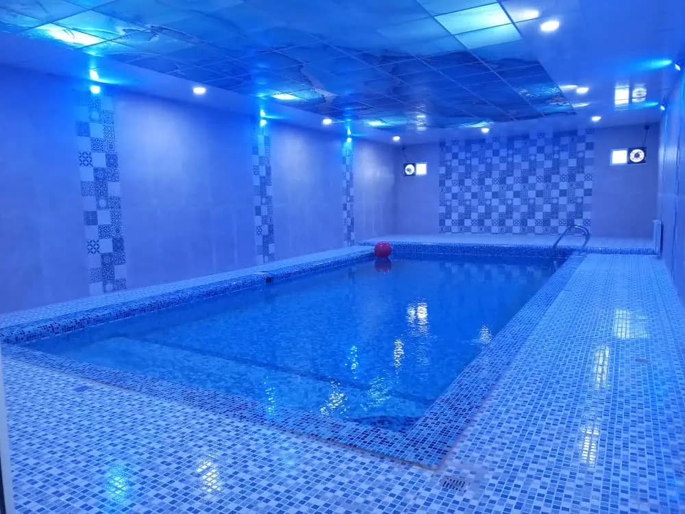 استخر سرپوشیده 