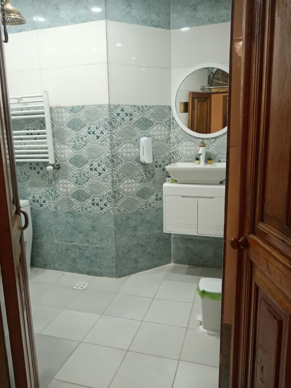 سرویس فرنگی و حمام 