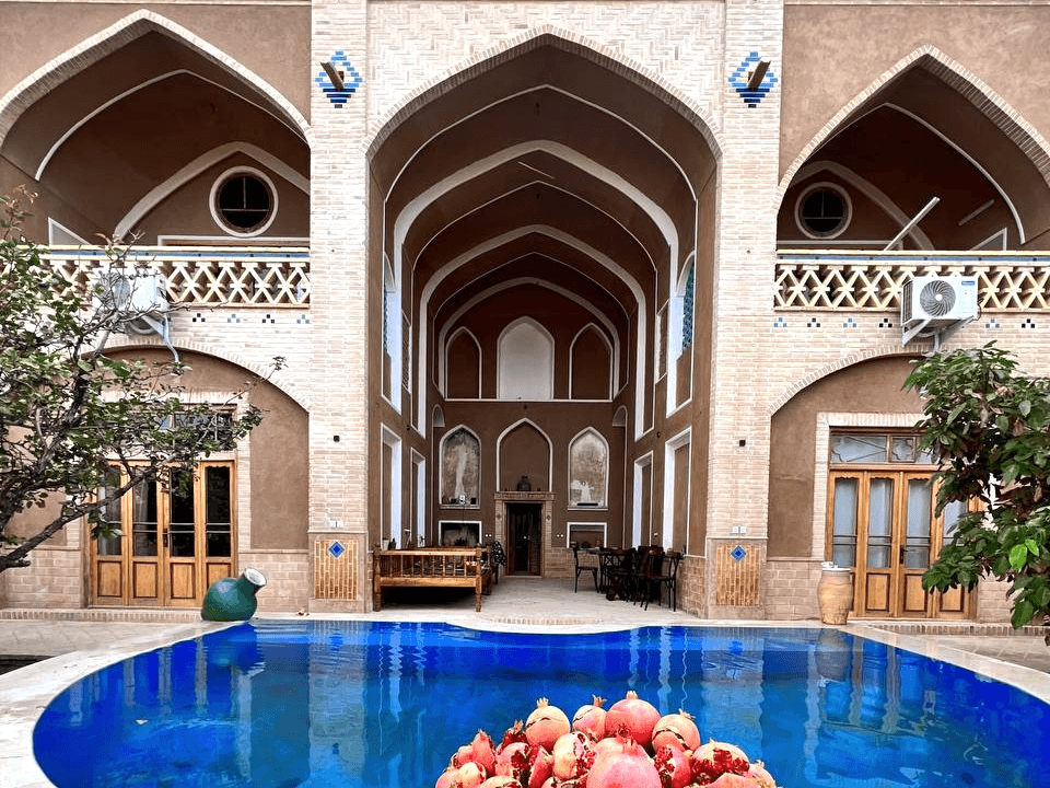 حیاط مجموعه 