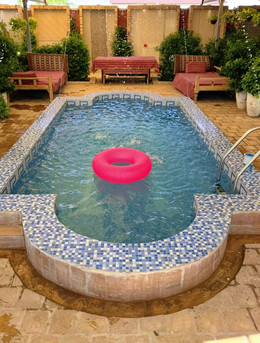 استخر 