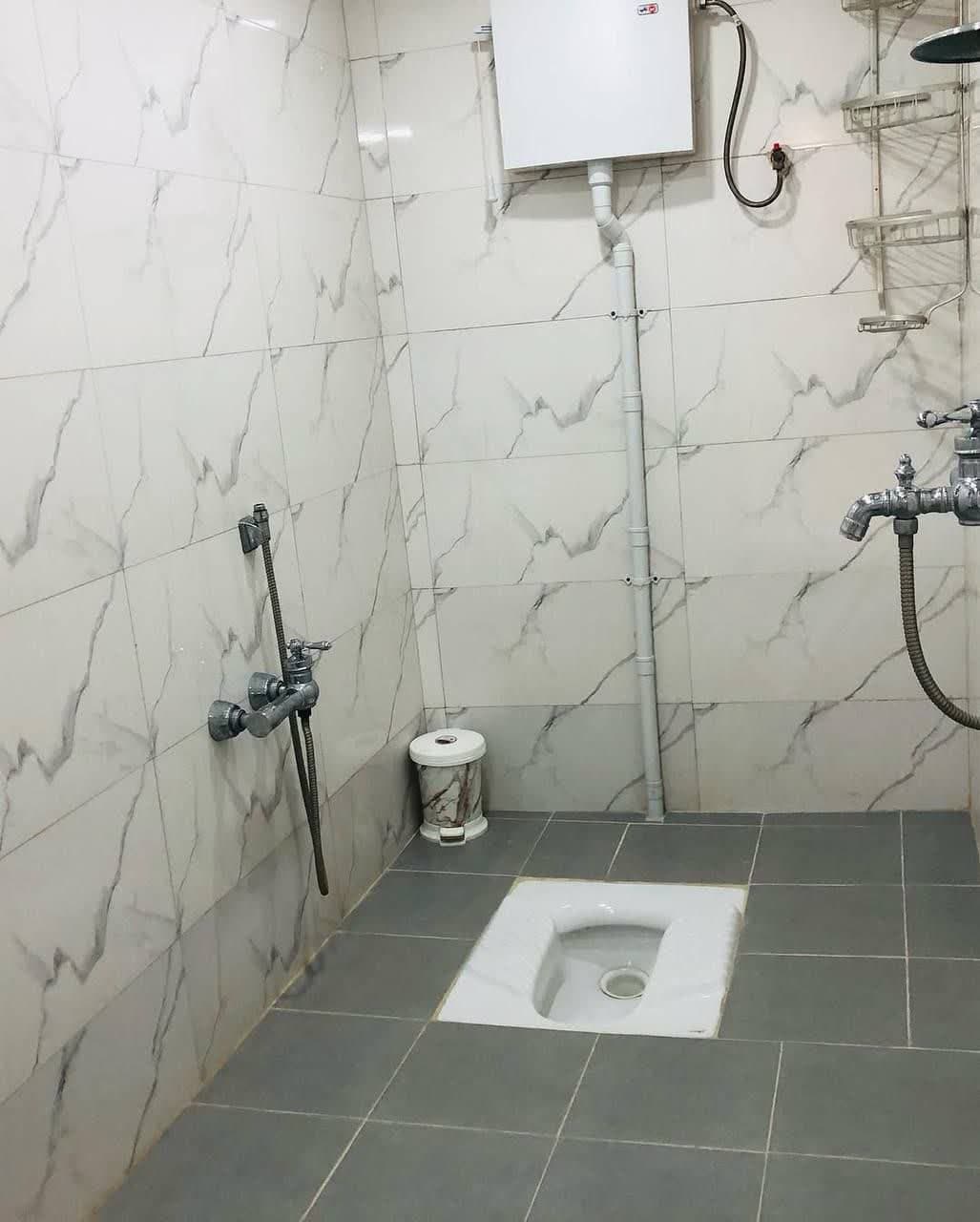سرویس بهداشتی ایرانی و حمام 