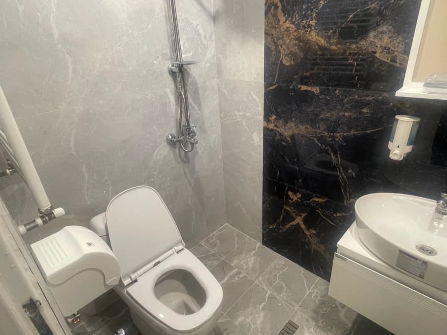 سرویس فرنگی و حمام