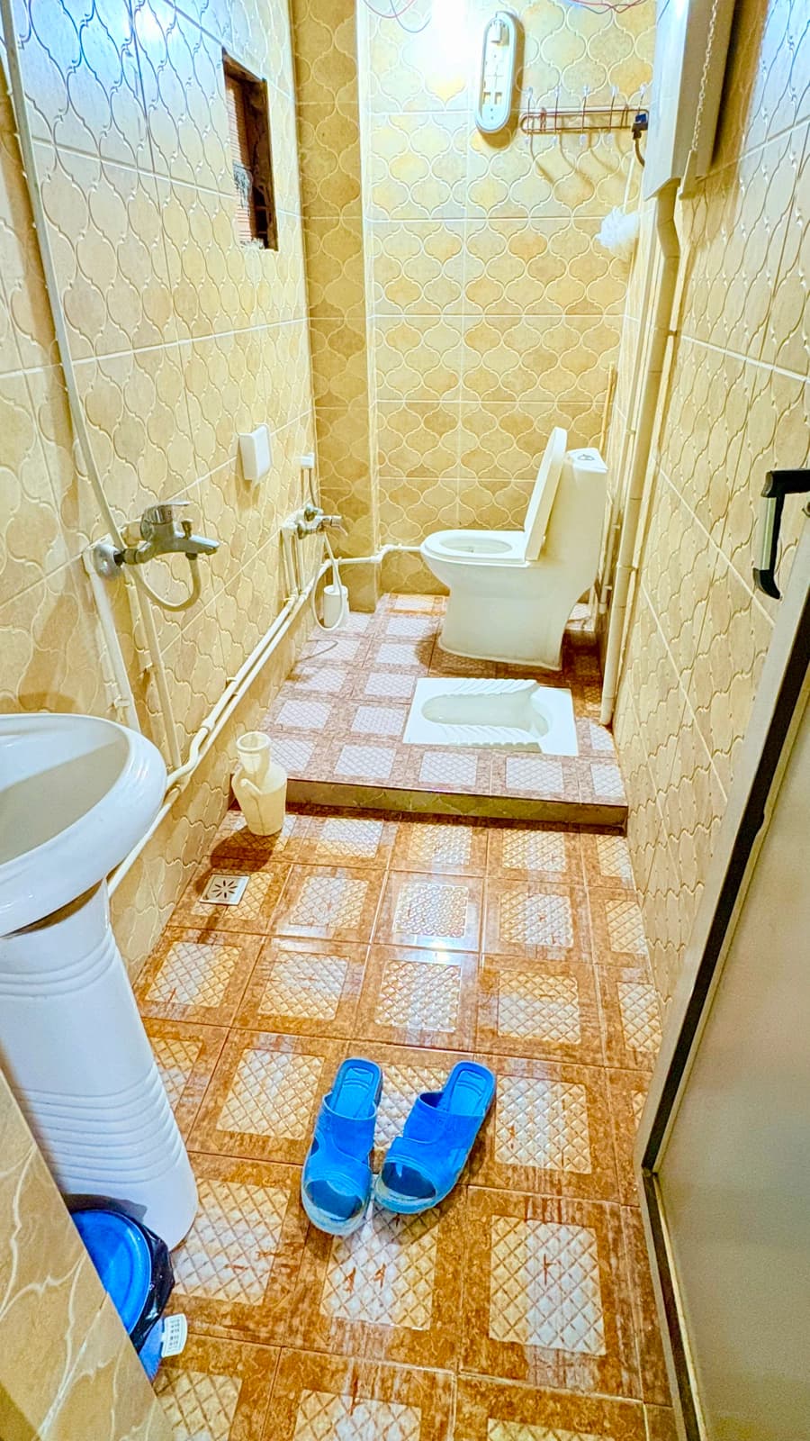 سرویس ایرانی، فرنگی و حمام 