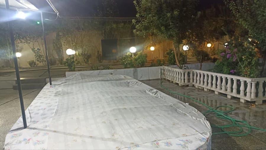 حیاط 