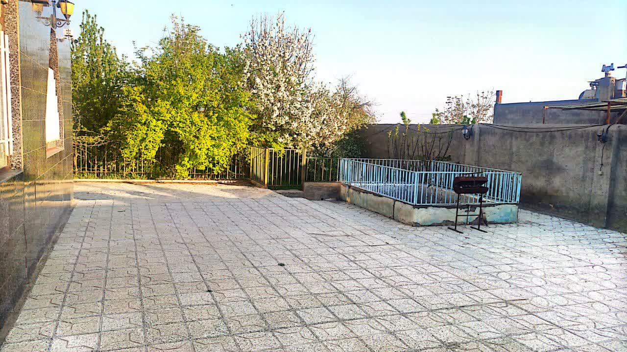 حیاط 