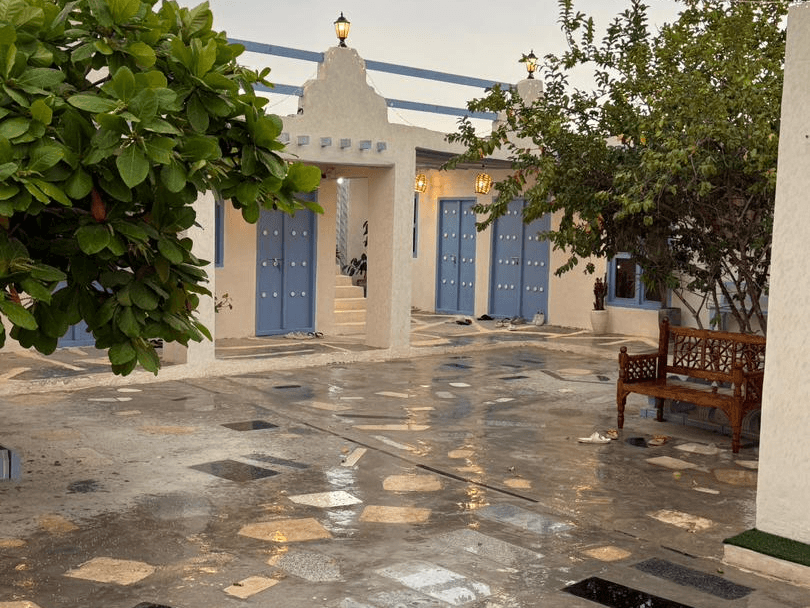 حیاط اقامتگاه