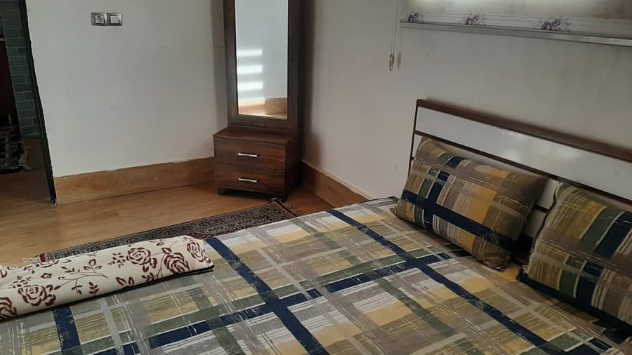 اتاق طبقه پائین