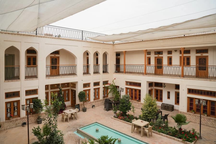 محوطه اقامتگاه 