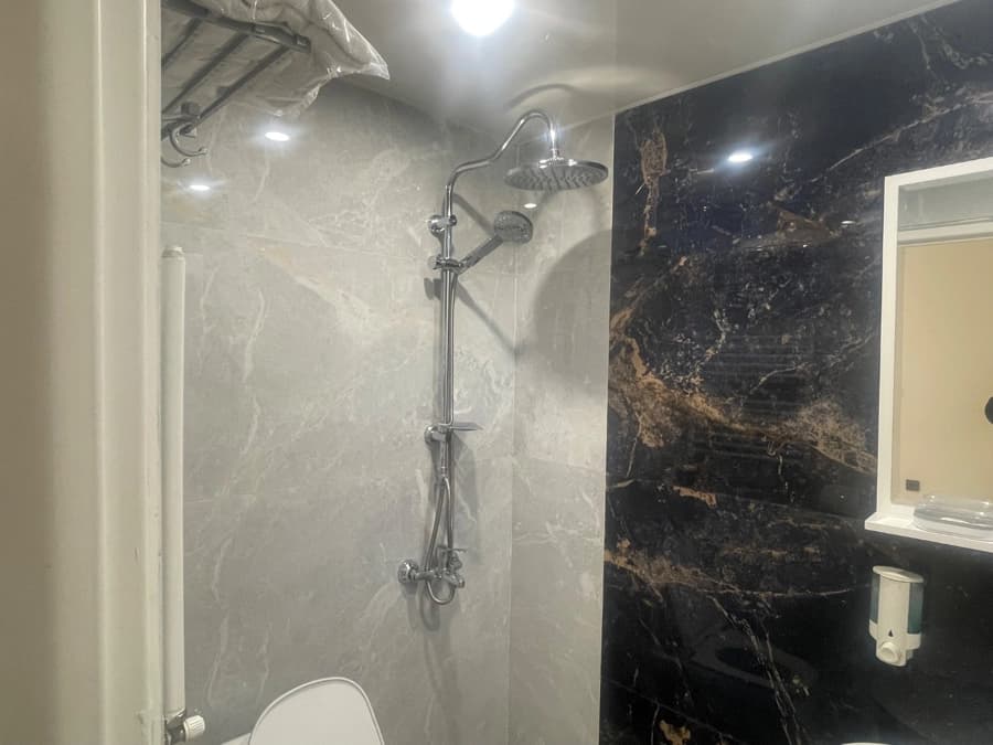 سرویس فرنگی و حمام