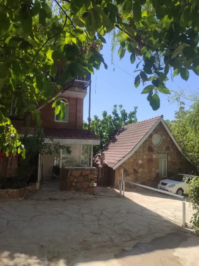 محوطه اقامتگاه 