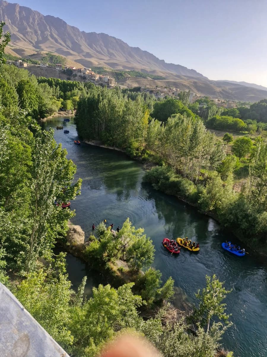 چشم انداز به رودخانه 