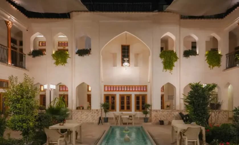 محوطه اقامتگاه 