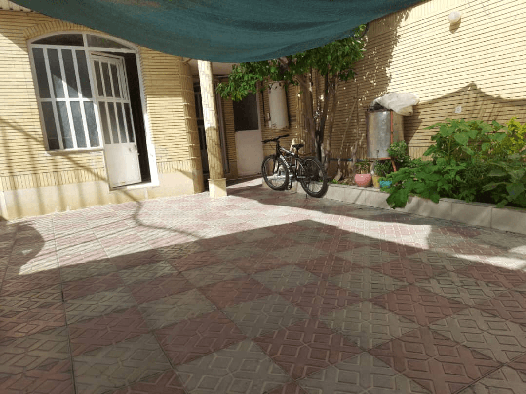حیاط اقامتگاه