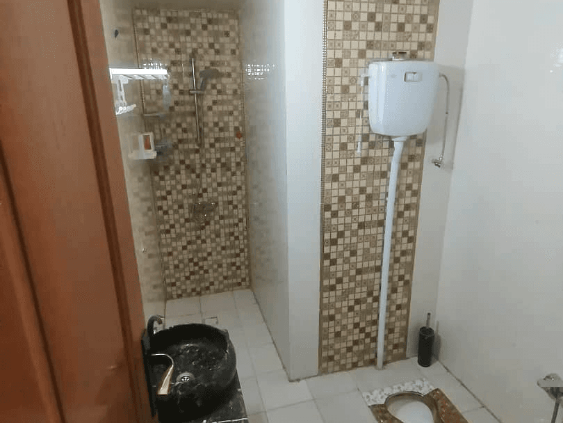 سرویس بهداشتی مشترک ایرانی ، فرنگی و حمام در طبقه اول 