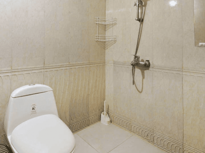 سرویس فرنگی و حمام بالا