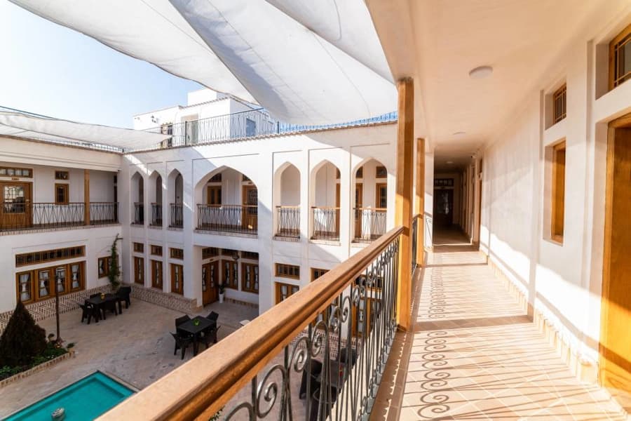 محوطه اقامتگاه 