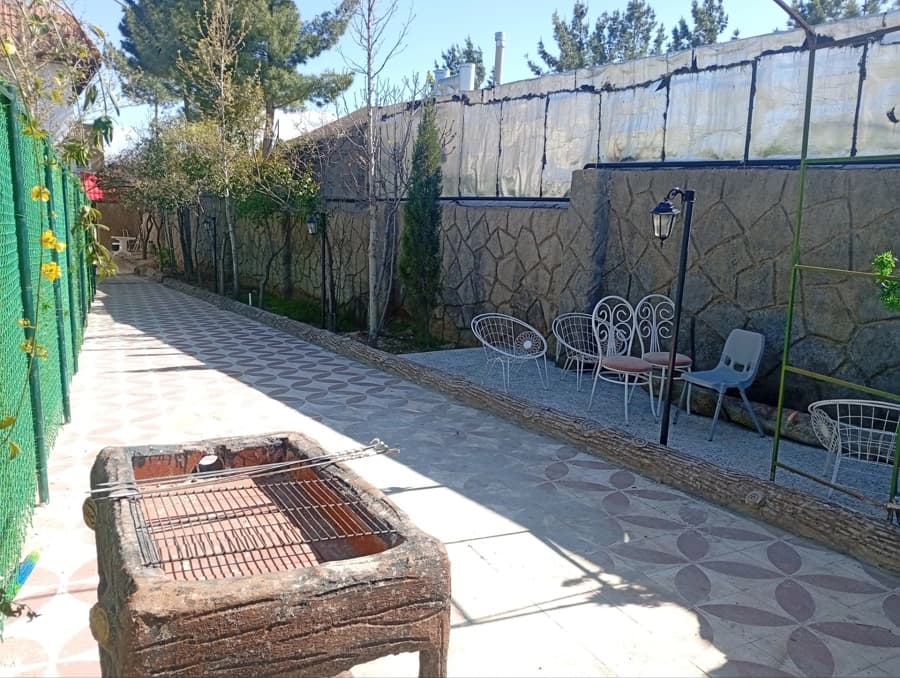 حیاط 