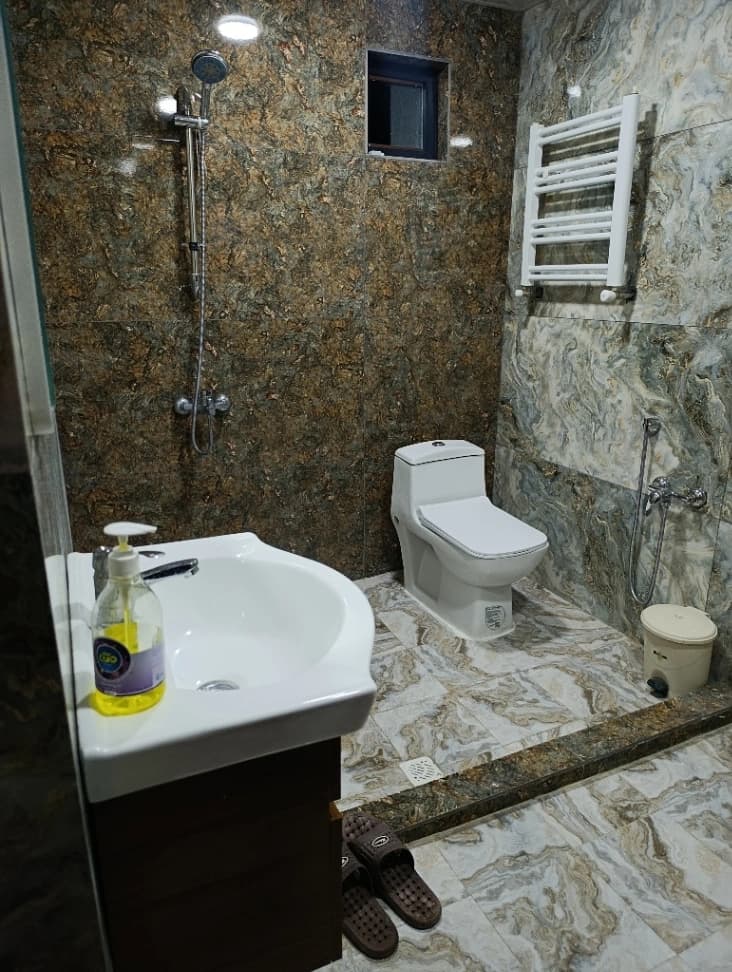 سرویس فرنگی و حمام 