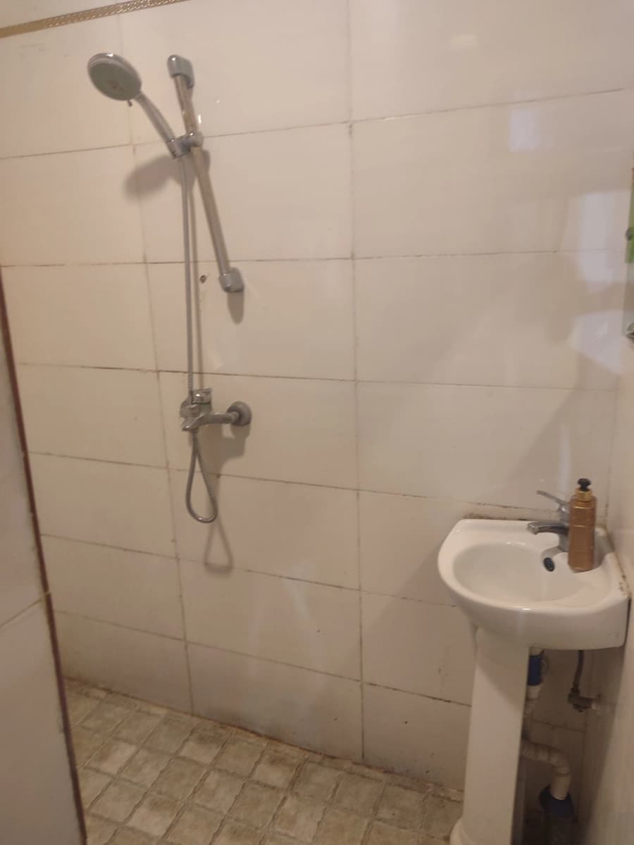 حمام داخل اتاق