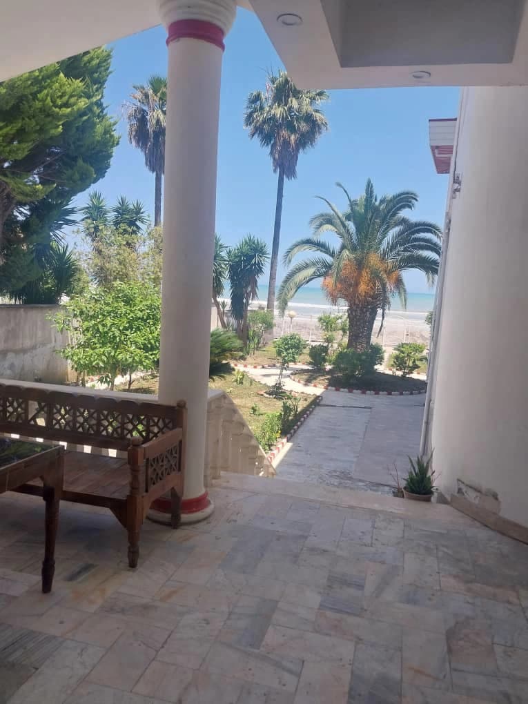 نمای حیاط
