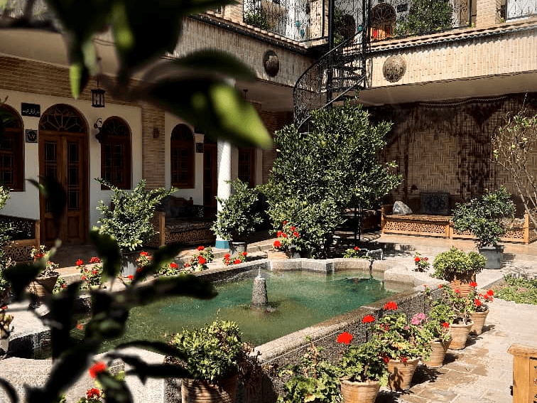 حیاط
