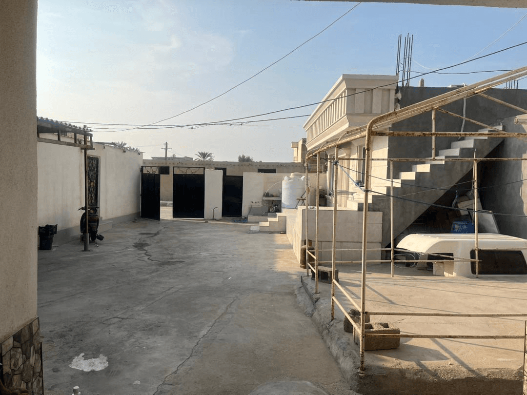 حیاط مشترک 